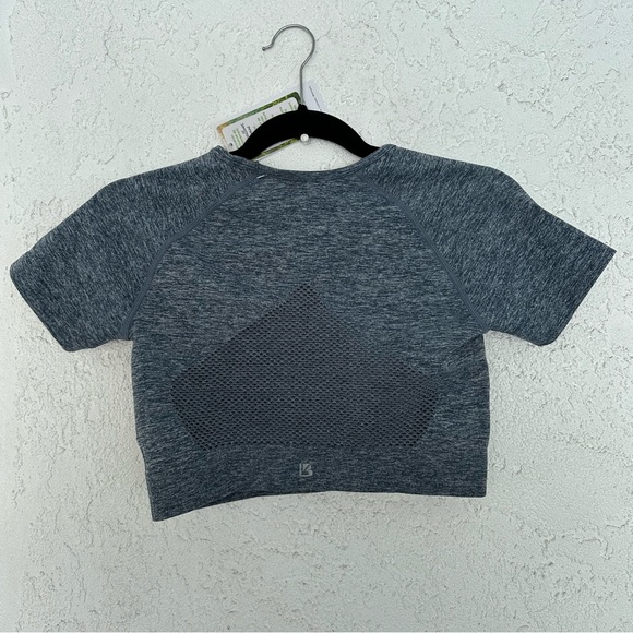Buff Bunny Blue Gray Recharge Seamless Crop Short Sleeve Granite Medium NWT - Picture 6 of 9